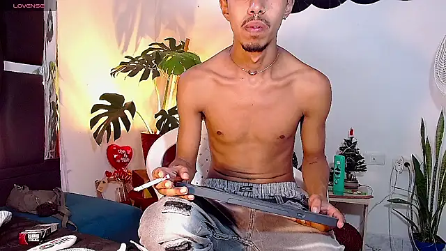 Snapshot of RyanRizzo chatting on December 2024 08:48:01 PM RyanRizzo online show from December 2024 08:48:01 PM