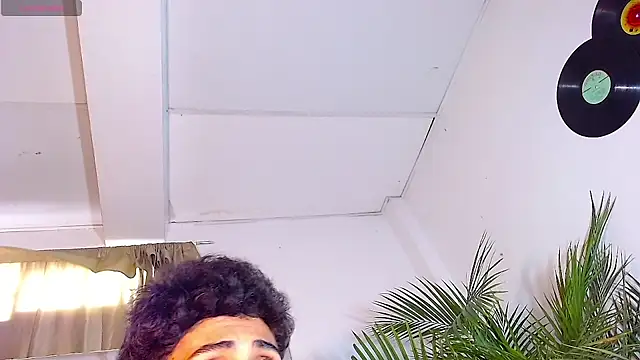 Snapshot of RyanRizzo chatting on January 2025 08:02:01 PM RyanRizzo online show from January 2025 08:02:01 PM