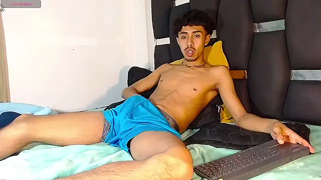 Snapshot of RyanRizzo chatting on February 2025 07:38:01 PM RyanRizzo online show from February 2025 07:38:01 PM