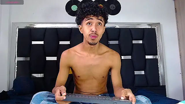 Snapshot of RyanRizzo chatting on February 2025 02:54:02 PM RyanRizzo online show from February 2025 02:54:02 PM