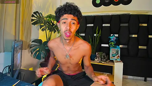 Snapshot of RyanRizzo chatting on February 2025 03:15:02 PM RyanRizzo online show from February 2025 03:15:02 PM