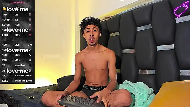 Snapshot of RyanRizzo chatting on March 2025 01:35:02 PM RyanRizzo online show from March 2025 01:35:02 PM