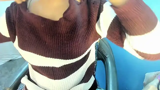 aarjulove online show from December 2025 12:22:02 PM