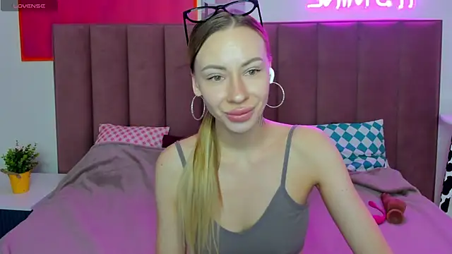 Snapshot of Diana_Garrett chatting on October 2025 01:50:02 AM Diana Garrett online show from October 2025 01:50:02 AM