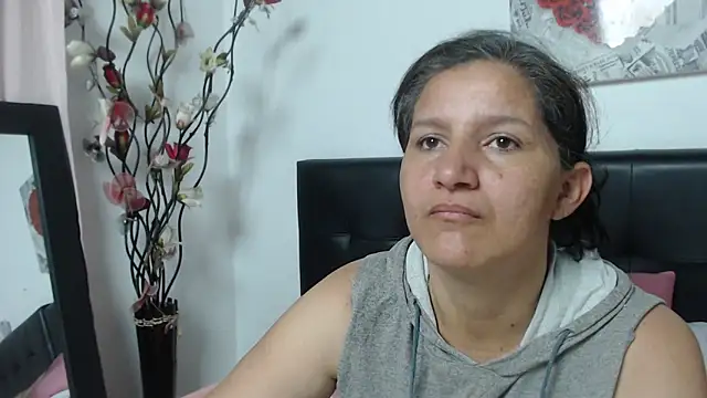 Angelinna Milf online show from January 2025 02:39:01 AM