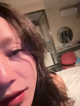 Krismil3 online show from April 2026 12:32:01 PM