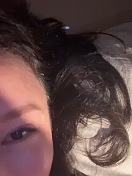 Krismil3 online show from April 2026 01:06:02 PM