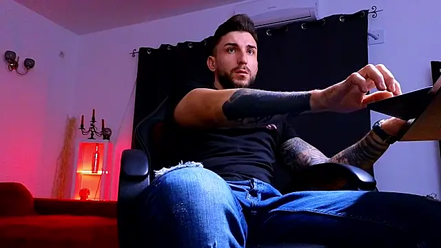 MightyAaron66 online show from October 2025 02:41:02 AM