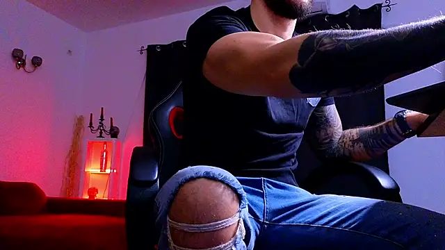 MightyAaron66 online show from November 2025 03:39:01 AM