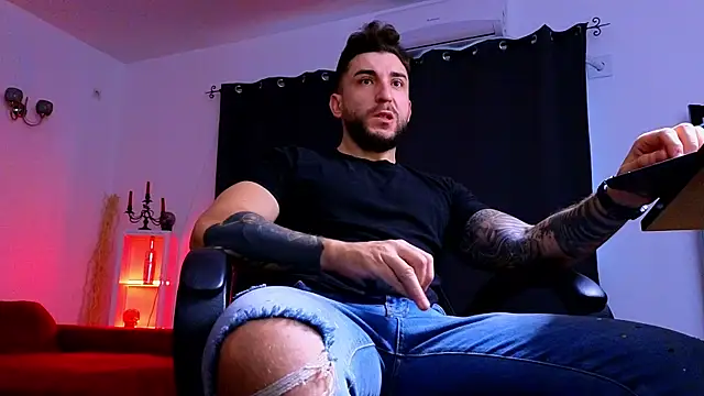 MightyAaron66 online show from November 2025 06:23:01 AM