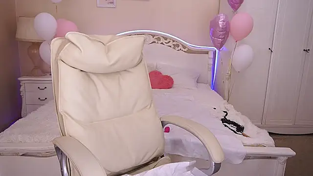 KiraRoxx online show from February 2025 08:10:01 PM