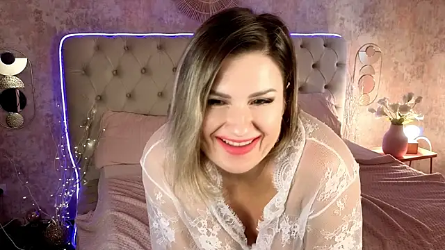 KiraRoxx online show from December 2025 10:53:01 AM