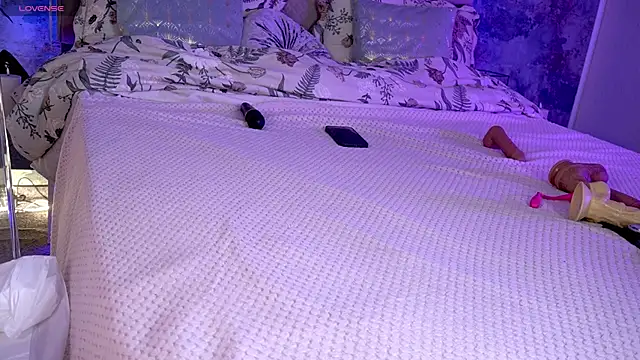 KiraRoxx online show from April 2026 01:42:02 AM