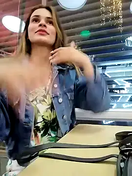 Snapshot of cuteluci_ chatting on December 2024 11:05:02 PM cuteluci online show from December 2024 11:05:02 PM