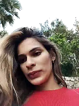 Snapshot of cuteluci_ chatting on January 2025 01:25:02 PM cuteluci online show from January 2025 01:25:02 PM