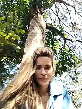 Snapshot of cuteluci_ chatting on February 2025 03:07:01 PM cuteluci online show from February 2025 03:07:01 PM
