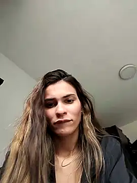 Snapshot of cuteluci_ chatting on February 2025 03:48:02 PM cuteluci online show from February 2025 03:48:02 PM