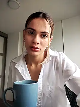 Snapshot of cuteluci_ chatting on February 2025 12:24:01 PM cuteluci online show from February 2025 12:24:01 PM