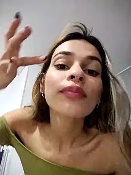 Snapshot of cuteluci_ chatting on March 2025 10:45:02 AM cuteluci online show from March 2025 10:45:02 AM