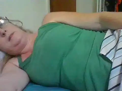 Emilylyn2501 online show from December 2024 09:09:01 PM