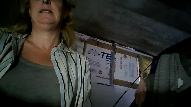 Emilylyn2501 online show from December 2024 08:36:02 PM