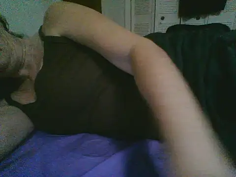 Emilylyn2501 online show from November 2025 12:09:01 AM