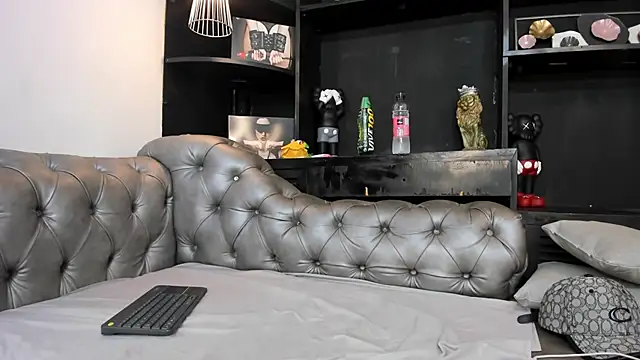 HeellBoy  online show from November 2025 04:23:02 AM