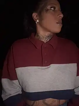 CrownedNyaries online show from September 2025 04:01:01 AM