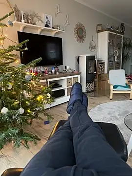 Snapshot of rundum40 chatting on December 2024 02:33:01 PM rundum40 online show from December 2024 02:33:01 PM