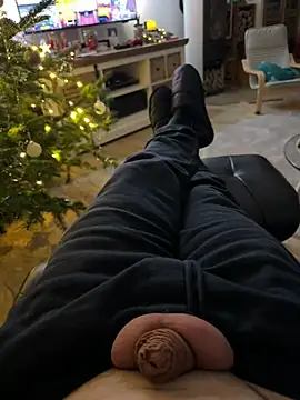 Snapshot of rundum40 chatting on December 2024 04:49:01 PM rundum40 online show from December 2024 04:49:01 PM