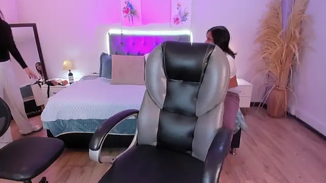 Icysweetcam online show from April 2026 11:48:01 AM