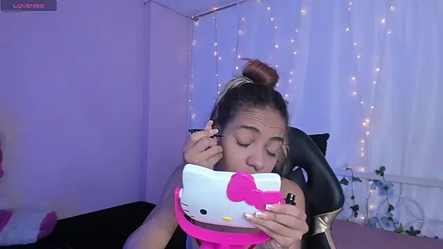 Abigail Wilson  online show from February 2025 12:57:02 PM