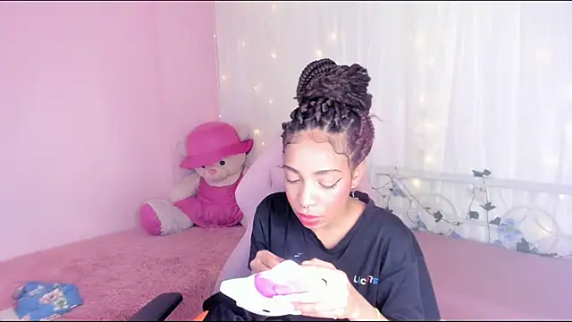 Abigail Wilson  online show from March 2025 08:20:02 PM