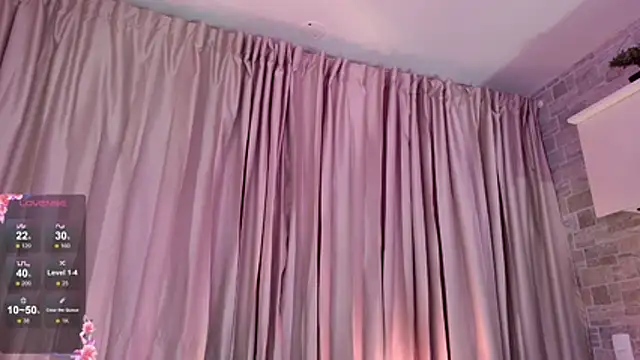 Snapshot of candyy_bella chatting on April 2026 12:10:02 PM candyy bella online show from April 2026 12:10:02 PM