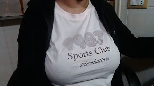 Foxlady2271 online show from November 2025 12:48:02 PM