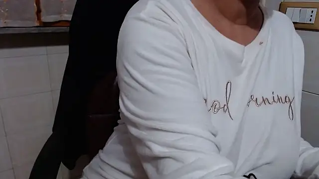 Foxlady2271 online show from January 2026 03:05:02 PM