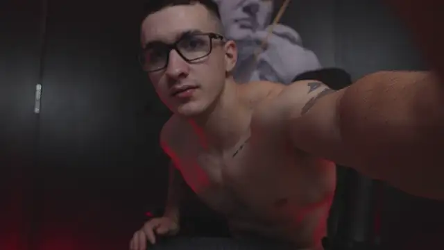 JacksonOlsenn online show from November 2025 08:30:01 PM