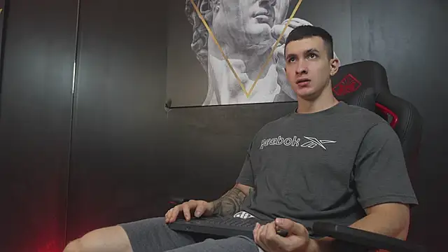 JacksonOlsenn online show from November 2025 08:33:02 PM