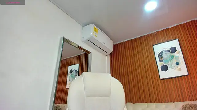 RoxannaHanson online show from December 2024 04:10:02 AM