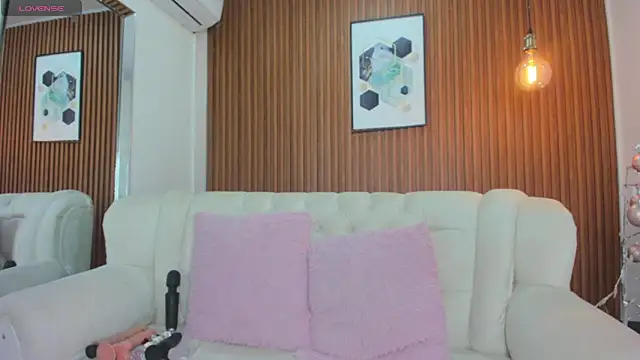 RoxannaHanson online show from December 2024 04:49:02 AM