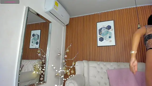 RoxannaHanson online show from December 2024 04:59:01 AM