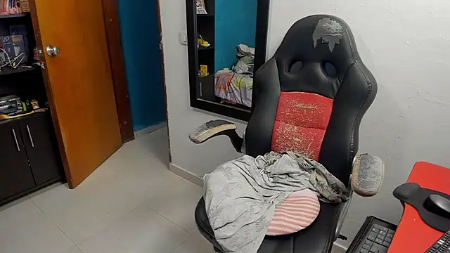 peanut tangerine online show from December 2025 01:00:01 AM