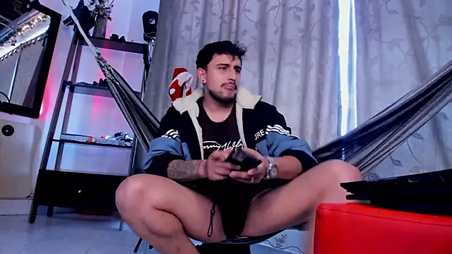 Snapshot of Aaron_hot2 chatting on December 2024 11:11:02 AM Aaron hot2 online show from December 2024 11:11:02 AM