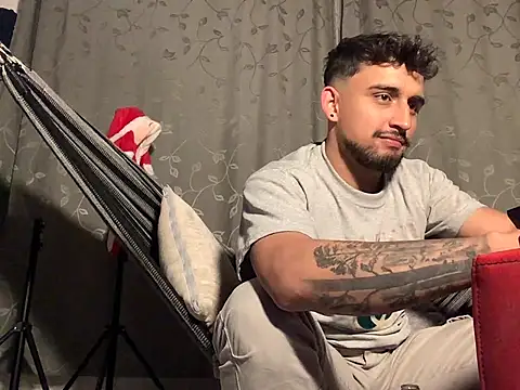 Snapshot of Aaron_hot2 chatting on December 2024 12:29:01 AM Aaron hot2 online show from December 2024 12:29:01 AM