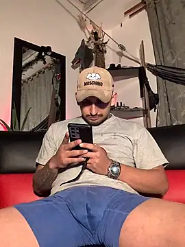 Snapshot of Aaron_hot2 chatting on December 2024 07:07:02 AM Aaron hot2 online show from December 2024 07:07:02 AM