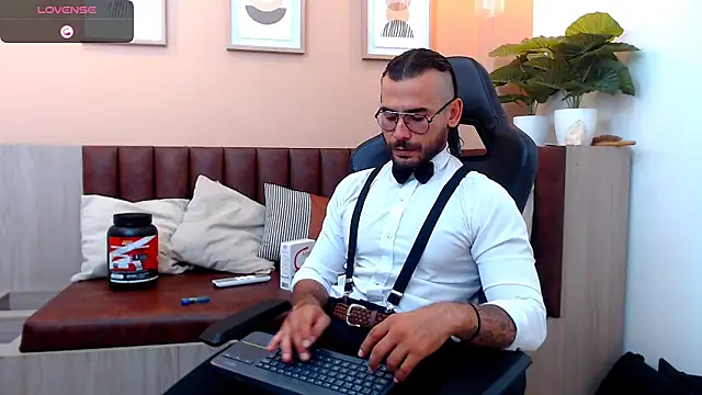 Snapshot of hanz_col chatting on December 2024 06:21:01 AM hanz col online show from December 2024 06:21:01 AM