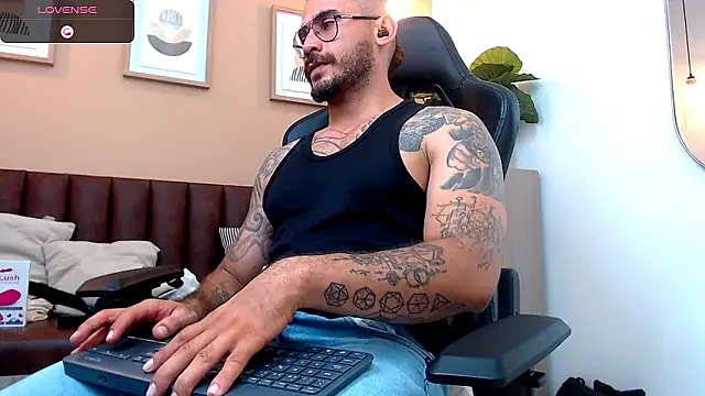 Snapshot of hanz_col chatting on December 2024 07:21:01 AM hanz col online show from December 2024 07:21:01 AM