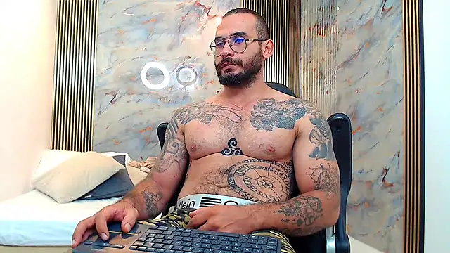 Snapshot of hanz_col chatting on January 2025 04:34:02 AM hanz col online show from January 2025 04:34:02 AM