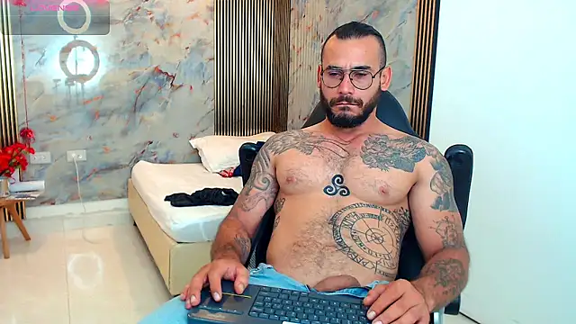 Snapshot of hanz_col chatting on February 2025 03:22:01 AM hanz col online show from February 2025 03:22:01 AM