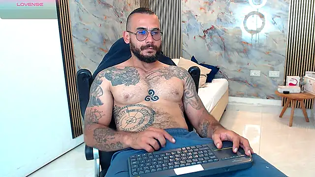 Snapshot of hanz_col chatting on February 2025 07:14:02 PM hanz col online show from February 2025 07:14:02 PM
